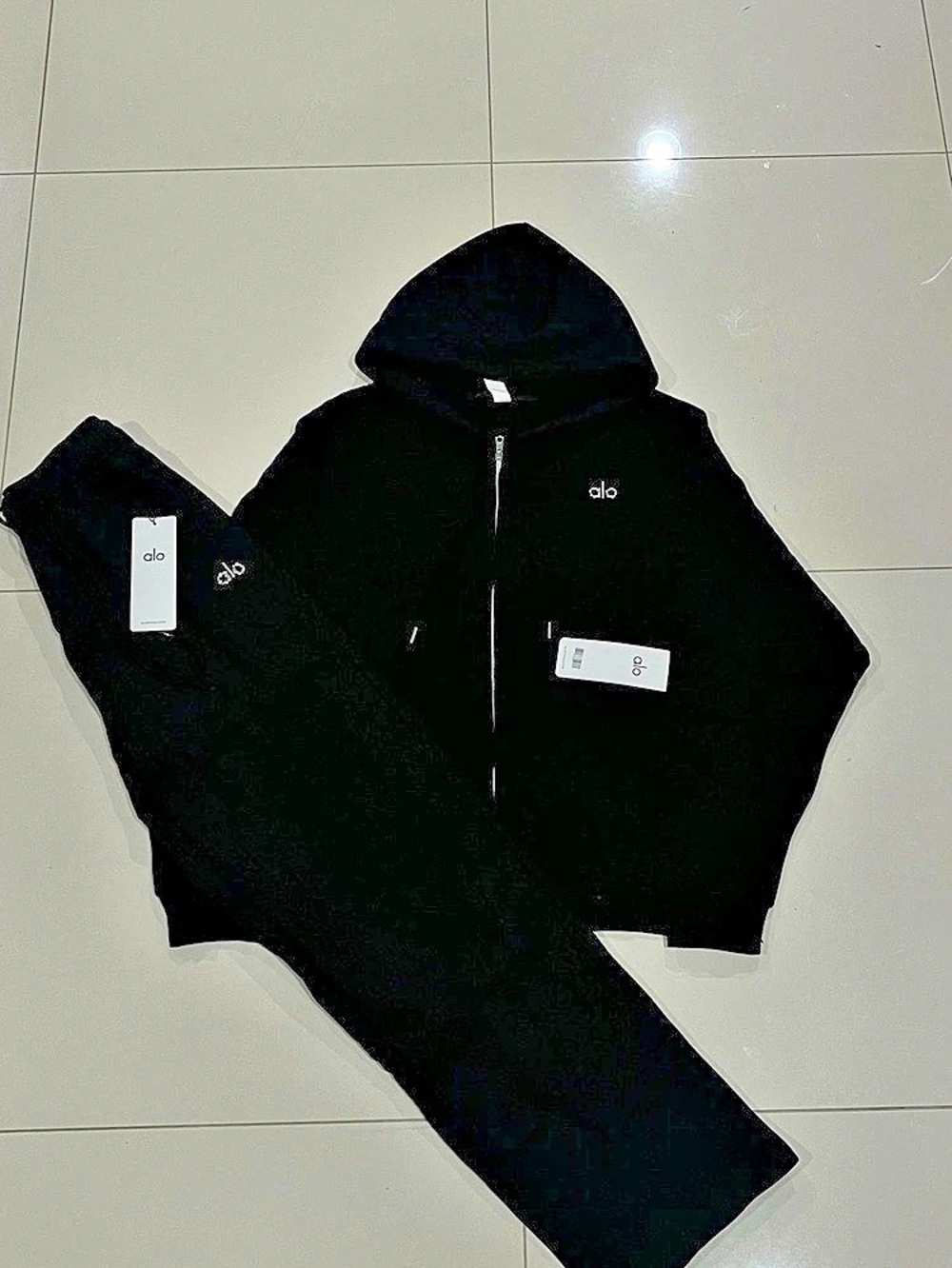 Alo Yoga Accolade Full Zip Hoodie and Sweatpant Set Black